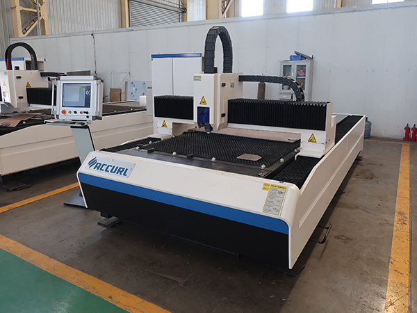 3Kw CNC ოპტიკური ბოჭკოვანი ლაზერული ჭრის დანადგარი სამრეწველო ლაზერული კატარღა ნახშირბადოვანი ფოლადის ფირფიტა CNC ჭრის დანადგარი
